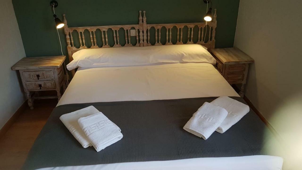 Hostal Becerril Бесерріль-де-ла-Сьєрра Екстер'єр фото