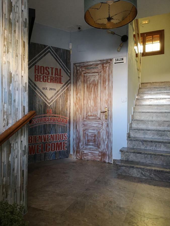 Hostal Becerril Бесерріль-де-ла-Сьєрра Екстер'єр фото